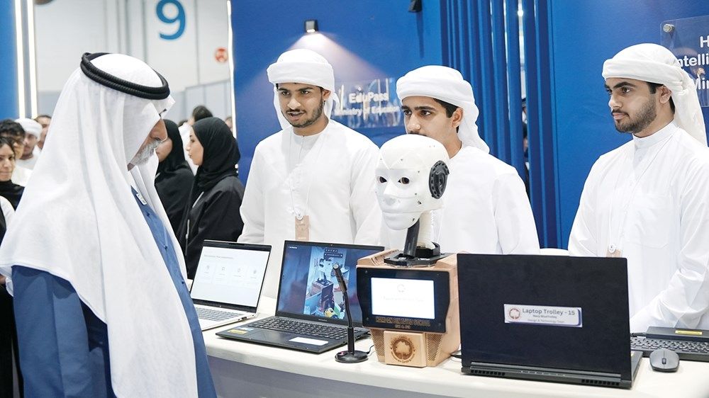 سيف بن زايد ونهيان بن مبارك يزوران «واجهة التعليم 2026»