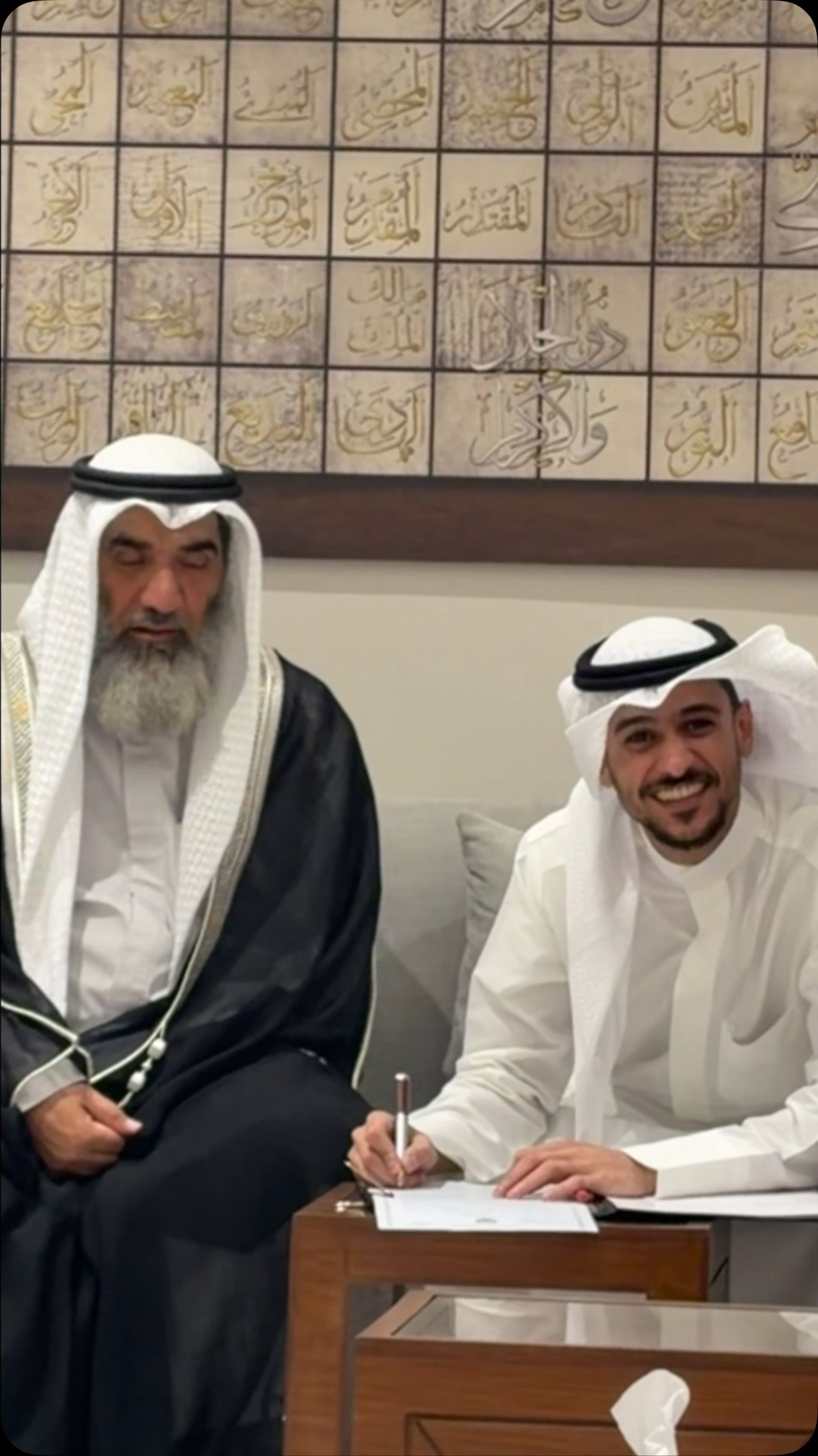 بالصور: عايض يوسف يعلن عقد قرانه رسميًا.. ويوجّه رسالة مؤثرة