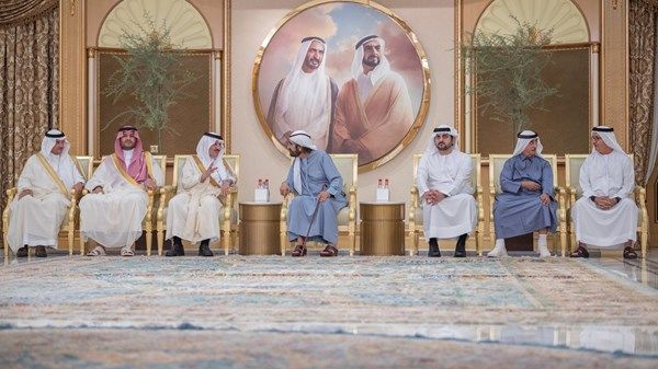 محمد بن راشد يتقبّل تعازي الملك سلمان وولي عهده في وفاة الشيخ أحمد بن راشد