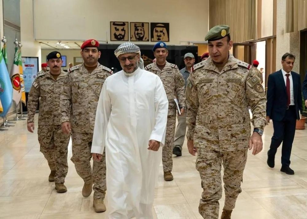 قائد القوات المشتركة وطارق صالح يبحثان تعزيز جاهزية القوات اليمنية