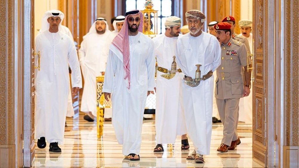 سلطان عُمان يستقبل طحنون بن زايد