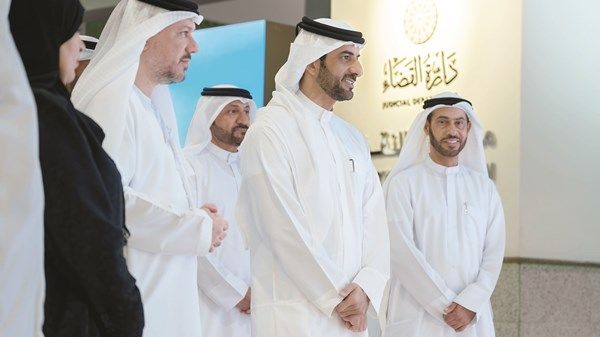 سلطان بن أحمد القاسمي يتفقد تحديثات مقر دائرة القضاء