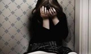 اغتصب ابنتيه وأنجب من إحداهما.. هكذا كان يؤذيهما لإشباع شهوته