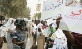 محكمة سودانية تقضي بـ75 جلدة لـ"أم أبوها" بتهمة الزواج دون ولي