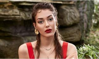 بطلة مسلسل "الحفرة" تصدم جمهورها بصور فاضحة وهي مع حبيبها على البحر.. شاهد