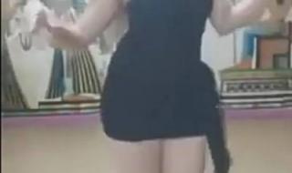 مراهقة سعودية تثير غضب السعوديين بسبب فيديو رقص من غرفة نومها بالاسود الشفاف