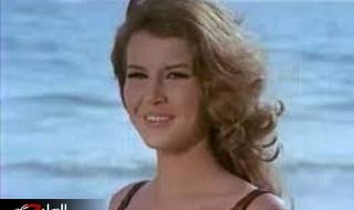 المشهد الأكثر انحلال في السينما المصرية.. ميرفت أمين تختلي برشدي اباظة وتنزع ملابسها كاملة والصدمة الكبرى فيما فعل بها!!