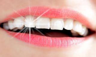 استخدام الفحم بهذه الطريقة يزيل الاصفرار والجير ويجعل أسنانك كأنها لؤلؤة