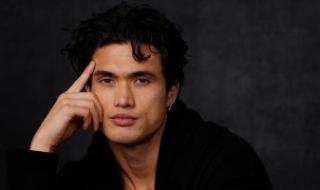 تشارلز ميلتون يقترب من بطولة فيلم عن الحرب لم يستقر على عنوانه