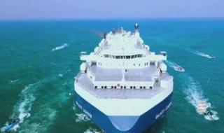 الخليج اليوم .. الحوثيون يعلنون عن قصف سفينة تجارية بريطانية ومدمرة أميركية