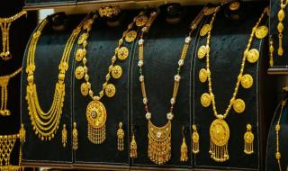 انخفاض في أسعار الذهب مع بداية التعاملات