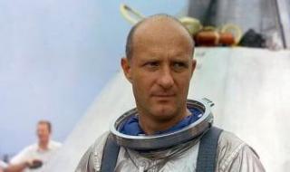 تكنولوجيا: وفاة رائد الفضاء توماس ستافورد قائد أبولو 10 عن عمر يناهز 93 عامًا