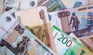 أسعار العملات.. الروبل الروسي يتراجع أمام الدولار واليورو