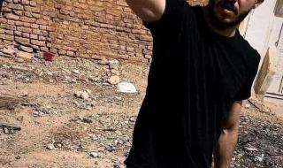 شاهد بالصورة.. إبن عضو مجلس السيادة رجاء نيكولا يحمل السلاح مدافعاً عن وطنه وجمهور مواقع التواصل يشيد ويعلق: (أبناء الإسلام والمسيحية في خندق واحد لحماية السودان من الجنجويد)