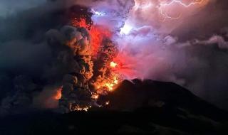 إندونيسيا تطلق أعلى مستوى من الإنذار بسبب ثوران بركان "روانج "