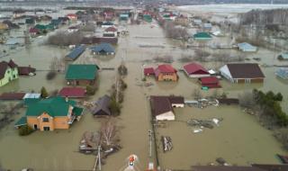 مياه الفيضانات تغمر نحو 18 ألف منزل في روسيا