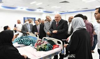 محافظ قنا يزور مصابي غزة بالمستشفيات الجامعية