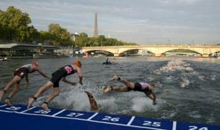فرنسا تحبس انفاسها لمنافسات السباحة في نهر السين