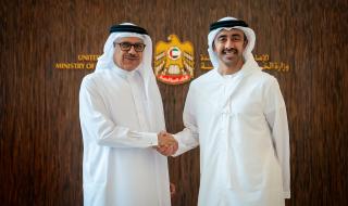 الخليج اليوم .. عبد الله بن زايد يستقبل وزير خارجية البحرين ويبحثان العلاقات الأخوية بين البلدين