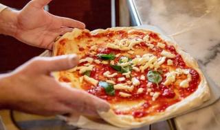 الامارات | مدينة ايطالية شهيرة تعتزم حظر بيع المثلجات والبيتزا بعد منتصف الليل