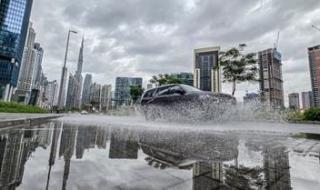 الخليج اليوم .. رئيس الوزراء: الإمارات تخصص ملياري درهم لصالح المنازل المتضررة من السيول