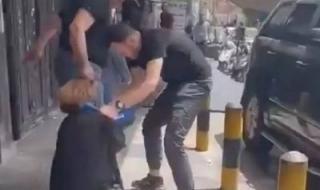 تراند اليوم : شاهد.. لبناني يعتدي على محامية زوجته بالضرب أمام المحكمة في بيروت