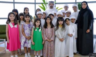 الامارات | حمدان بن محمد يلتقي مجموعة من الأطفال المواطنين من المشاركين في أعمال تنظيف بعدد من فرجان دبي