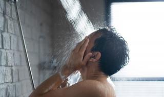 خطأ شائع أثناء الاستحمام قد يهدد صحتك.. احذره