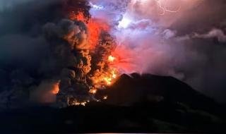 إندونيسيا.. تعليمات عاجلة للمتضررين من ثوران بركان روانج