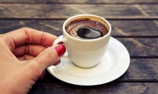 ما هي فوائد وأضرار تناول القهوة في الصباح؟