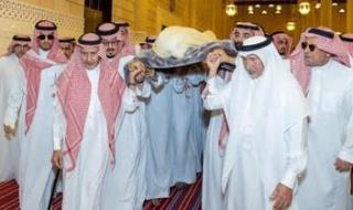 الخليج اليوم .. دفن جثمان الأمير بدر بن عبد المحسن في مقبرة العود