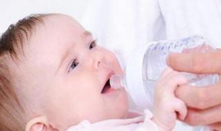 كيفية التخلص من رائحة الفم الكريهة للطفل الرضيع؟.. «عالجيها في ثواني»