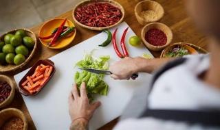 تسبب السرطان وأمراض القلب.. 5 أطعمة يمكن أن تكون قاتلة