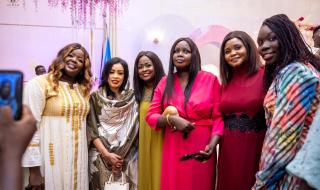 شاهد بالصور.. الفنانة إيمان الشريف تغني في جنوب السودان وتشيد بأهالي جوبا