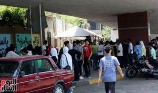طلاب الثانوية العامة يبدأون امتحان اللغة الأجنبية الأولى