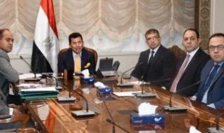 وزير الرياضة يشدد على مراجعة ضوابط استخدام حمامات السباحة