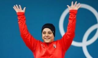 شاهد فرحة البعثة المصرية بسارة سمير ووزير الرياضة.. فيديو