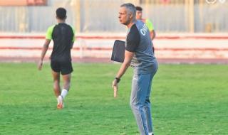 محاضره فنيه للاعبى الزمالك فى معسكر برج العرب