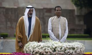 الامارات | ولي عهد أبوظبي يزور ضريح المهاتما غاندي