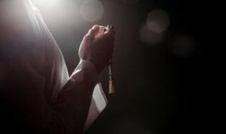 أذكار النوم.. سبحان اللهِ والحمدُ لله ولا إله إلا اللهُ واللهُ أكبرُ