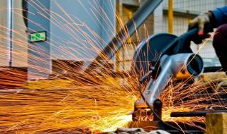 السلامة المهنية ومكافحة الحرائق أبرزها.. اشتراطات صارمة لترخيص المصانع