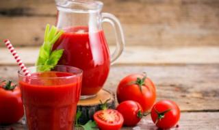 لمن تجاوز الأربعين.. طبيبة تكشف عن فوائد عصير الطماطم للرجال