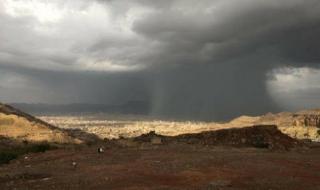 برد شديد وصقيع يضرب 15 محافظة يمنية والفلكي الجوبي يكشف أسماء المحافظات المتأثرة ويطلب من السكان البقاء في المنازل