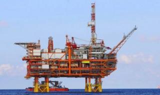 من خارج المنظومة الخليجية.. دولة عربية بعيدة عن الأنظار تعلن اكتشاف أكبر حقل نفط وغاز في العالم وتغير خارطة الاقتصاد العالمي