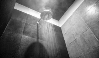 فوائد صحية للحمام الساخن.. يخفض ضغط الدم ويحارب الاكتئاب