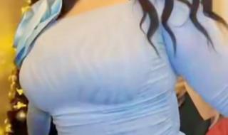 شاهد بالفيديو.. تمايلت بجسمها بطريقة مثيرة.. الفنانة الحسناء “مونيكا” تشعل حفل عيد ميلادها بوصلة رقص فاضحة والحاضرون يشعلون حماسها: (الوز عوام)