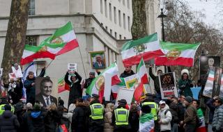 البيت الأبيض: التدخل على الطاولة لكن الحوار مفضّل