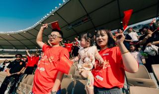 نكهة البطولة.. الصينيون يشاركون منتخبهم فرحة التأهل للمرة الأولى إلى نصف نهائي كأس آسيا تحت 23 عامًا