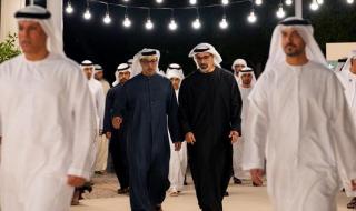 منصور بن زايد وخالد بن محمد بن زايد يحضران المجلس الرمضاني لحكومة أبوظبي «برزة أبوظبي» في قصر الحصن