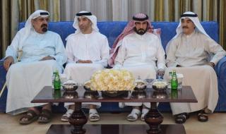 حاكم أم القيوين يستقبل الشيوخ والمسؤولين وجموع المهنئين برمضان